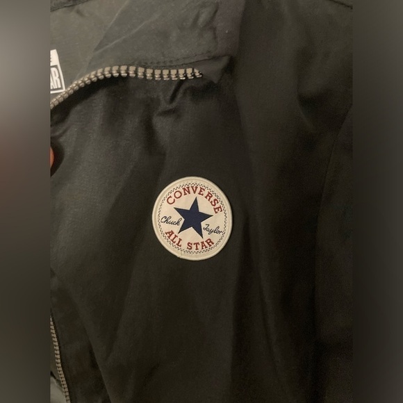 Converse hooded zip up jacket in size large. Excellent Condition. Black in color - Picture 4 of 6